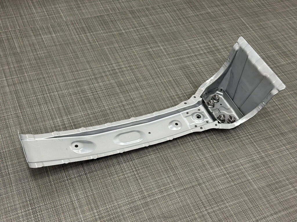 床下補強部品 (スポット溶接組付部品)